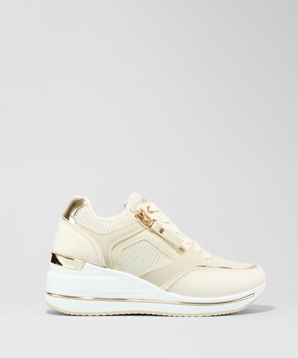 Zapatillas cu&ntilde;a detalles